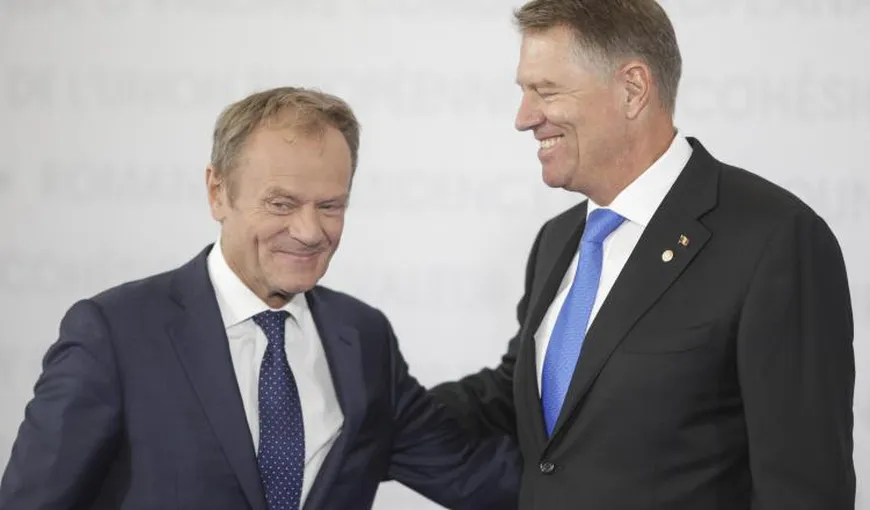 Klaus Iohannis l-a decorat pe Donald Tusk, fostul preşedinte al Consiliului European