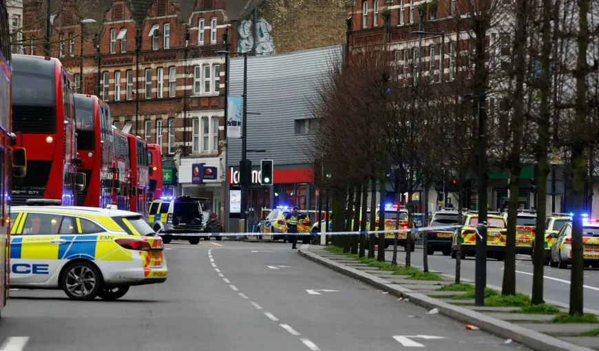 Atac TERORIST la Londra. Bărbatul împuşcat de poliţie a murit. Ce declară martorii