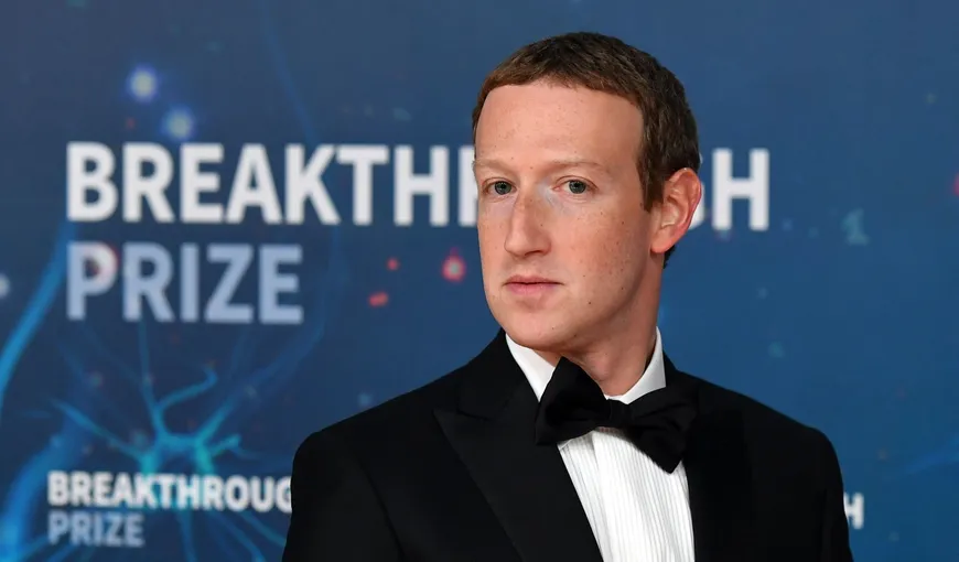 Mark Zuckerberg ironizat pentru că-şi pune angajaţii să-l usuce la subraţ înainte de discursurile importante