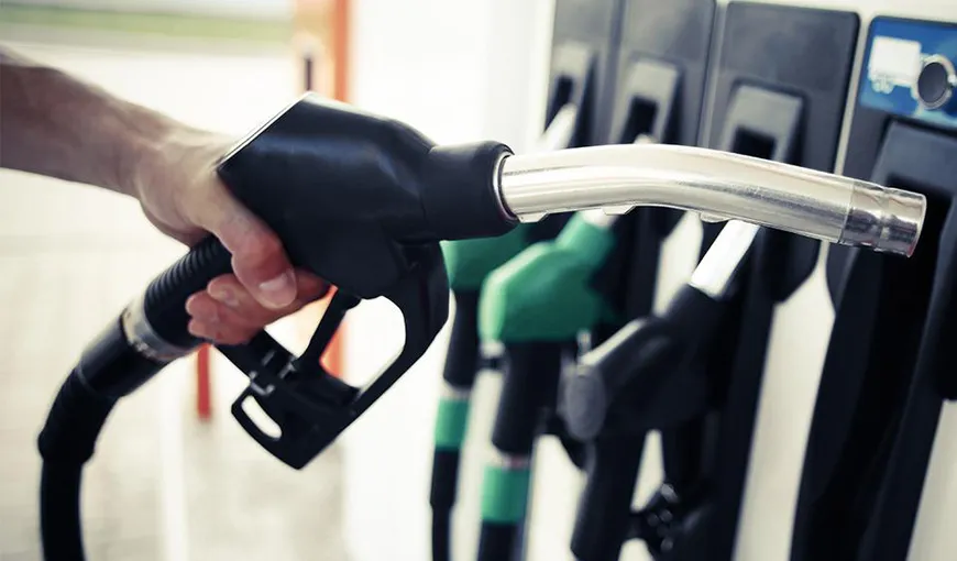 Atenţie şoferi, preţul benzinei a scăzut sub 5 lei pe litru. Care sunt staţiile care au ieftinit carburantul