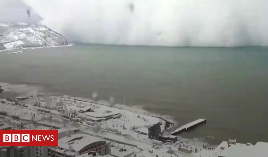 VIDEO Imagini spectaculoase cu o furtună de zăpadă venind pe Marea Neagră