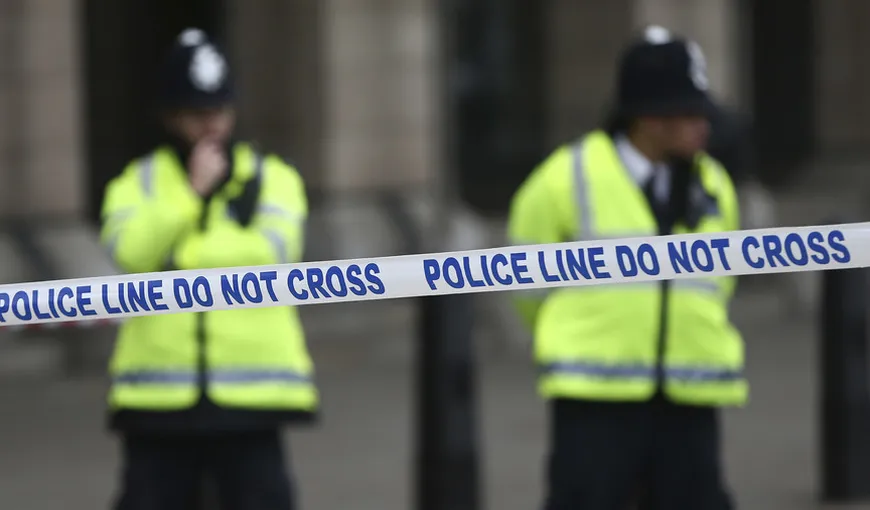 Presupus atac în Londra! Poliţiştii au ucis un bărbat care avea asupra sa două cuţite