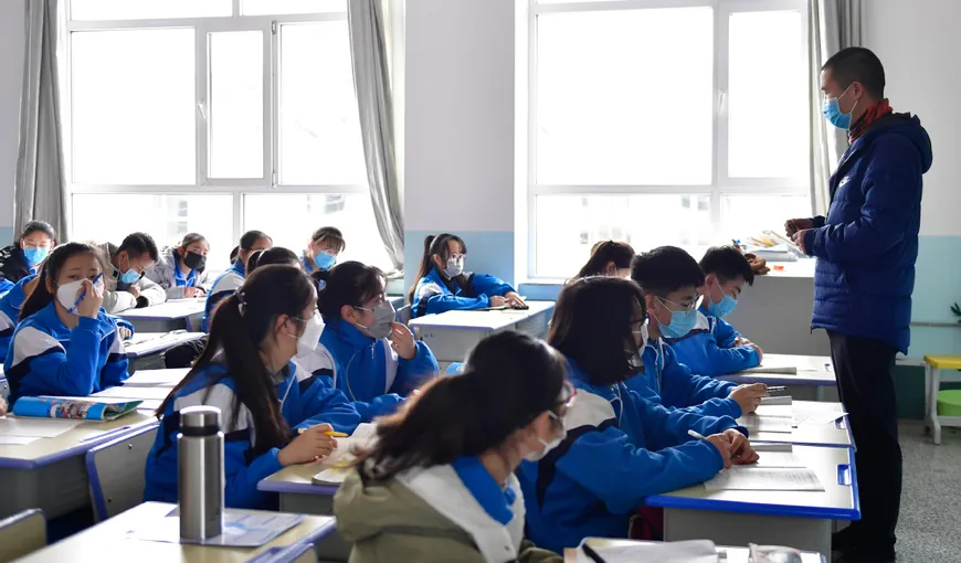 China amană cu o lună examenul de bacalaureat din cauza epidemiei de COVID 19