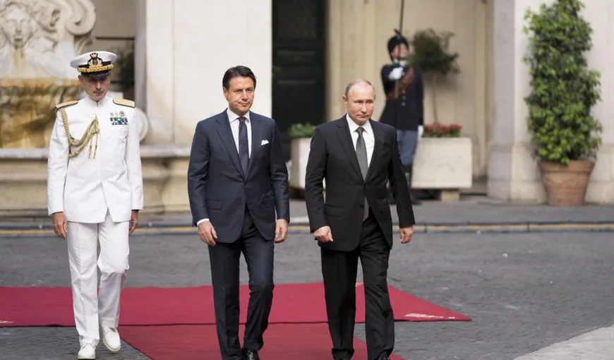 CORONAVIRUS. Convorbirea dintre Putin şi premierul Italiei agită guvernul: „80% din materialele trimise de ruşi în Italia sunt inutile”
