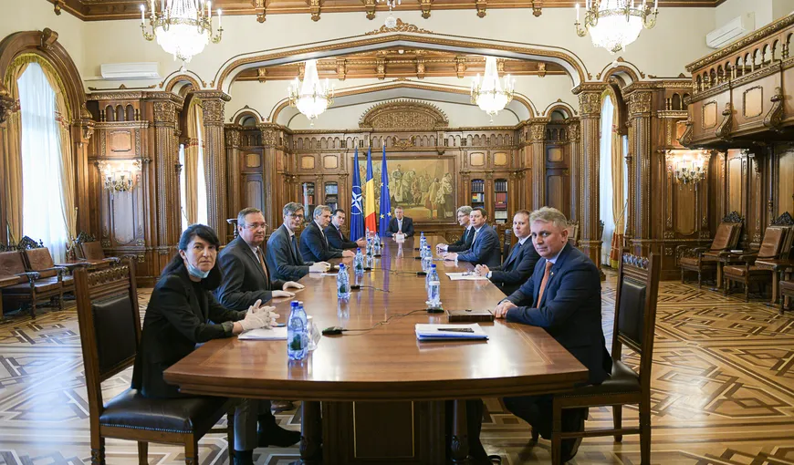 Klaus Iohannis: „Este nevoie de măsuri speciale pentru ca românii şi firmele să treacă peste criză”