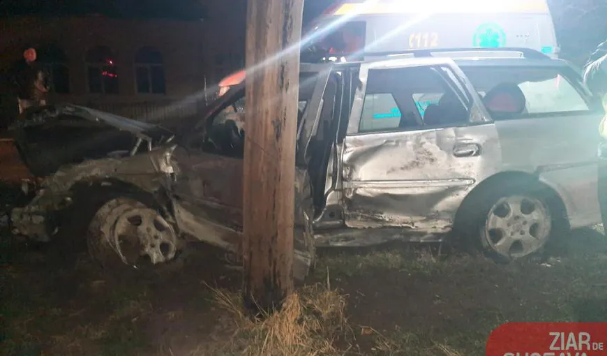 Maşină răsturnată, în Suceava. Doi oameni au murit
