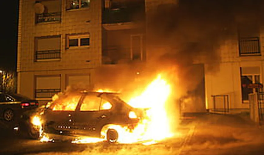 Bărbat reţinut pentru incendierea a două maşini în Bucureşti