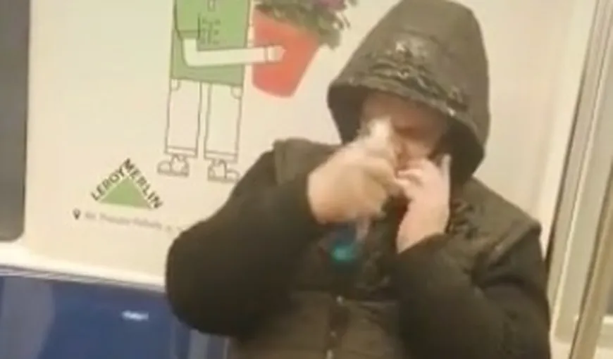 Ce a ajuns să facă un român, la metrou, din cauza COVID-19! A fost filmat, iar imaginile au devenit virale pe Internet