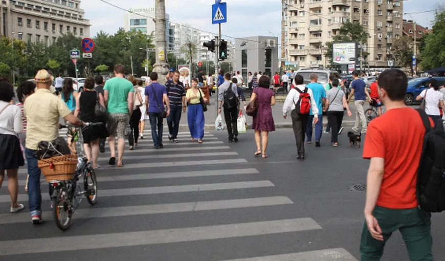 Pietonii nu au voie să circule pe stradă în grupuri mai mari de trei persoane. Clarificările aduse de Marcel Vela