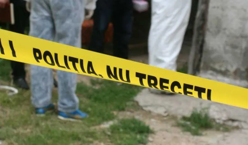 Crimă îngrozitoare în Petroşani. O tânără a fost găsită moartă, cu gâtul tăiat, pe stradă