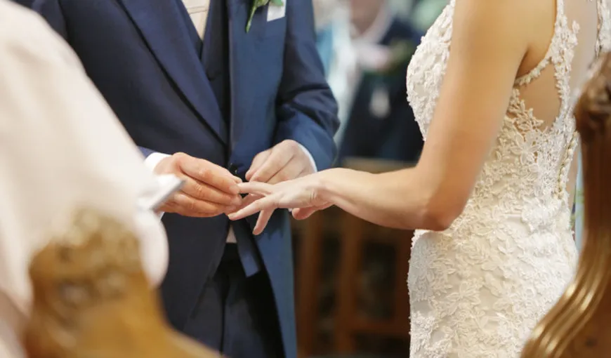 Nuntă cu reguli stricte la Cluj. Doi tineri au spus DA, în plină pandemie de coronavirus VIDEO