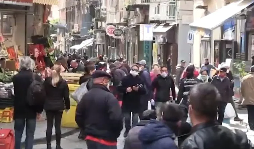 Imagini incredibile în Napoli. Mii de oameni nu respectă carantina şi au ieşit la plimbare, deşi este interzis
