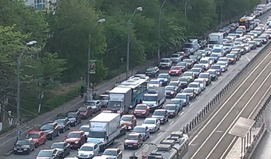 Aglomeraţie în traficul din Bucureşti, înainte de relaxarea restricţiilor. „Mi-e groază să-mi imaginez cum va fi după 15 mai”