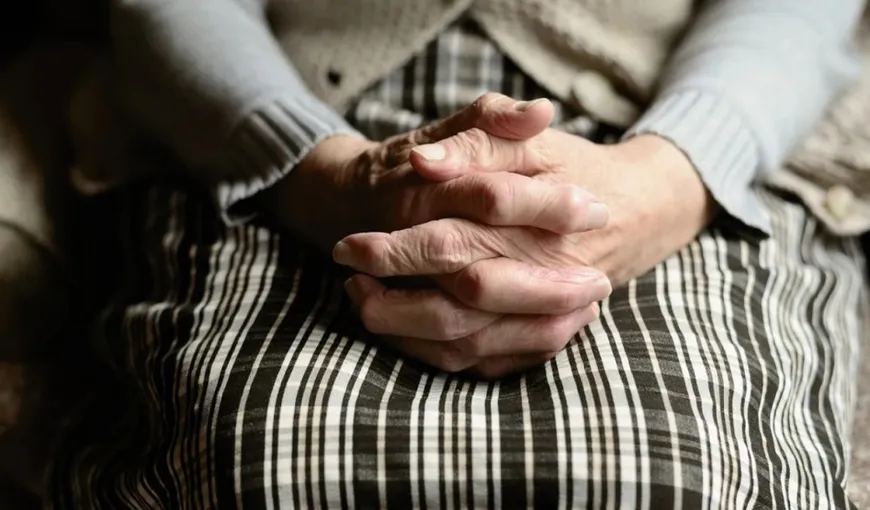 O femeie de 83 de ani din Bistriţa, confirmată cu noul coronavirus, refuză să se interneze. Şefa DSP: „S-a apelat la Poliţie”