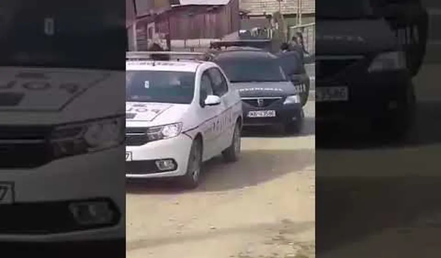 Jandarmi atacaţi cu bâte şi răngi de mai multe persoane din Braşov VIDEO