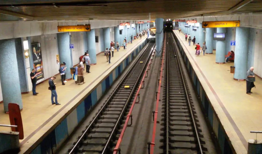 Izolarea a înjumătăţit traficul în staţiile de metrou din Bucureşti. Media zilnică s-a redus considerabil