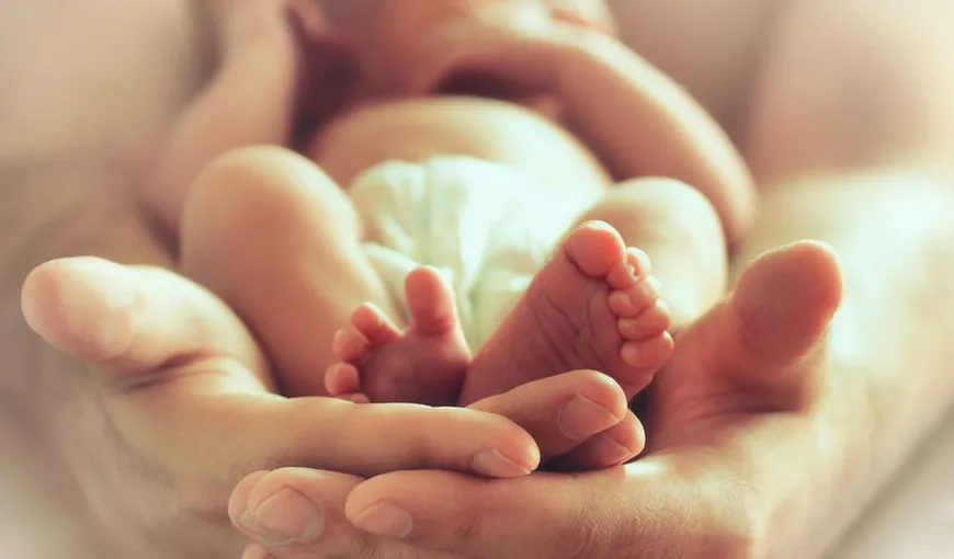 O femeie infectată cu coronavirus s-a trezit din comă şi a aflat că este însărcinată cu gemeni: „Sunt recunoscătoare”