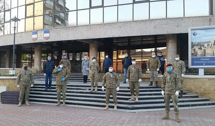 Armata nu reuşeşte să facă ordine în Spitalul Suceava. Pacienţii sunt ţinuti cu orele în ambulanţe