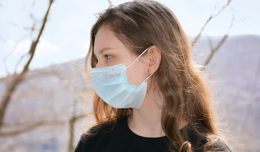 Masca de protecţie obligatorie în România. Medic pneumolog: „Chiar şi cei cu astm trebuie să o poarte”