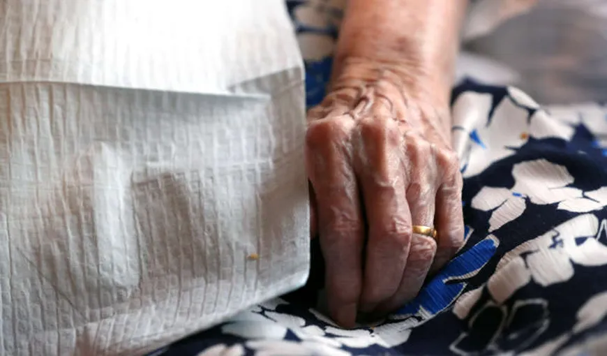 Mărturii cutremurătoare din centrele de bătrâni din Suedia: „Ne-au spus să nu-i trimitem la spital nici dacă au doar 65 de ani!”