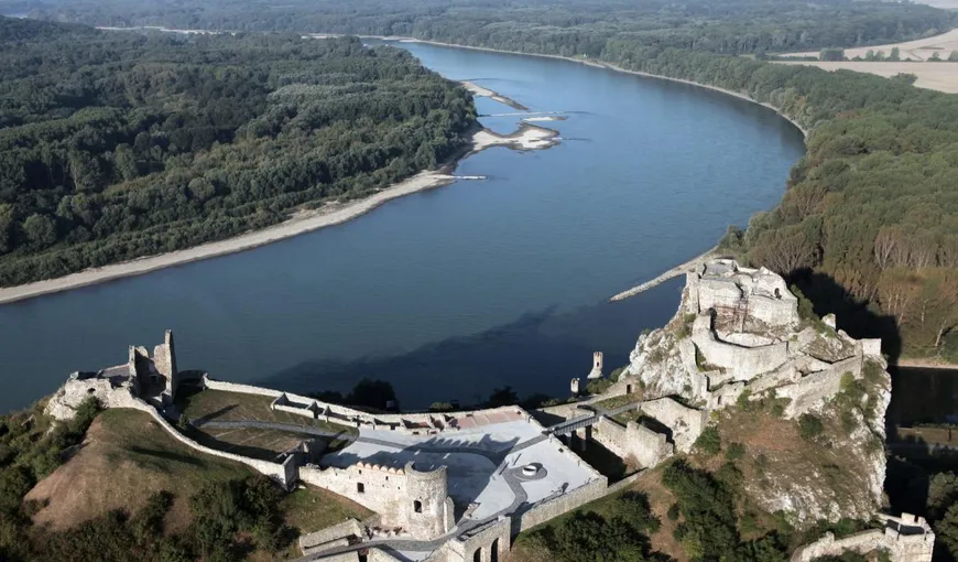 STUDIU. Dunărea s-a scurtat cu 134 de kilometri din cauza intervenţiei umane