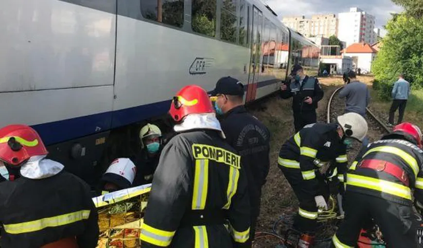 Femeie decedată după ce a fost lovită de tren. Oamenii legii cercetează dacă este vorba de accident sau sinucidere