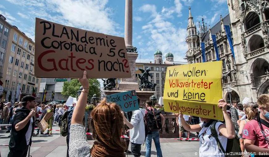 Proteste agresive în toată Europa! Sute de oameni au ieşit pe străzi nemulţumiţi de faptul că au fost obligaţi să stea în case