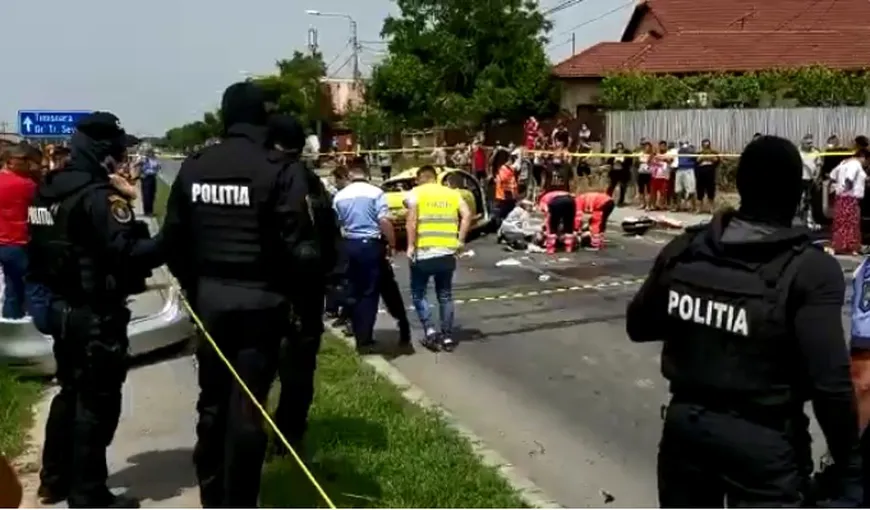 Accident grav în Craiova. Un taximetrist şi o pasageră au murit. Copilul femeii şi bunicul lui sunt grav răniţi VIDEO