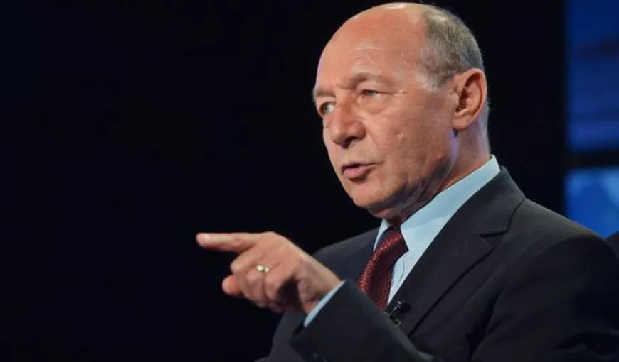 Fostul ginere al lui Traian Băsescu, chef cu iubita şi lăutari VIDEO