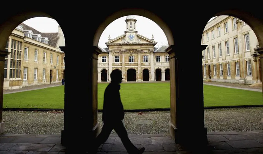 Universitatea Cambridge se mută online. Cursuri de la distanţă până în 2021, dar taxele rămân la fel de mari