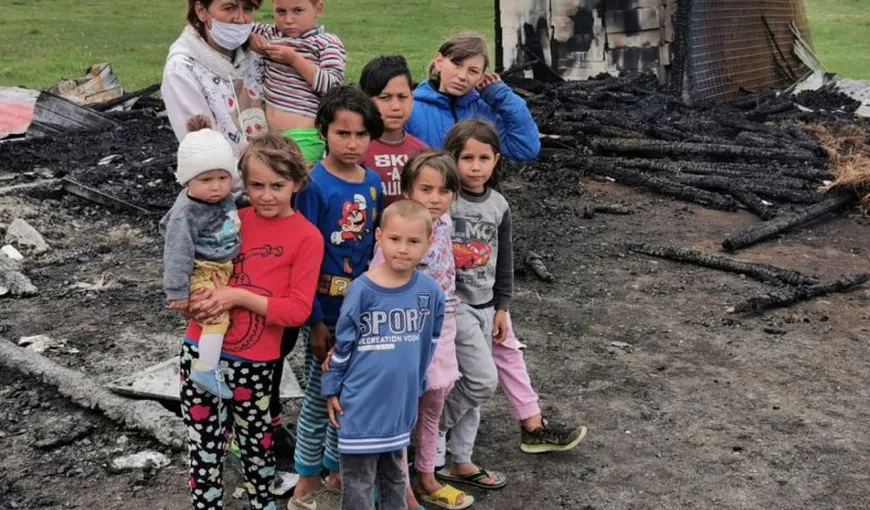 Disperarea unei familii cu 10 copii, care a pierdut toată agoniseala într-un incendiu: „Îmi pare rău de cărţile de şcoală”