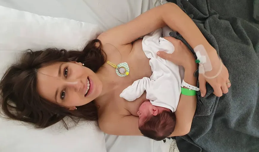 Dana Rogoz a născut. Mesaj emoţionant şi prima poză cu bebeluşul pe Facebook