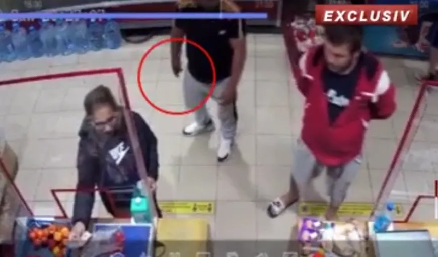 Un tânăr a jefuit magazinul primarului în toiul zilei VIDEO