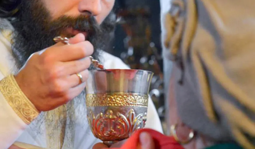 BOR nu ar vrea Sfânta Împărtăşanie cu linguriţe şi pahare de unică folosinţă: „Ne vom consulta cu celelalte Biserici Ortodoxe surori”