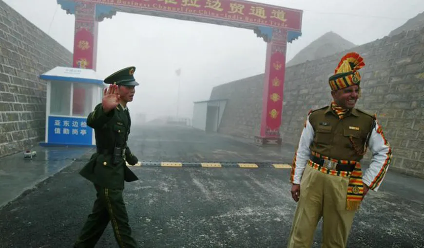 Situaţie explozivă la graniţa dintre China şi India. Militarii celor două armate s-au angajat într-un schimb de focuri, sunt răniţi