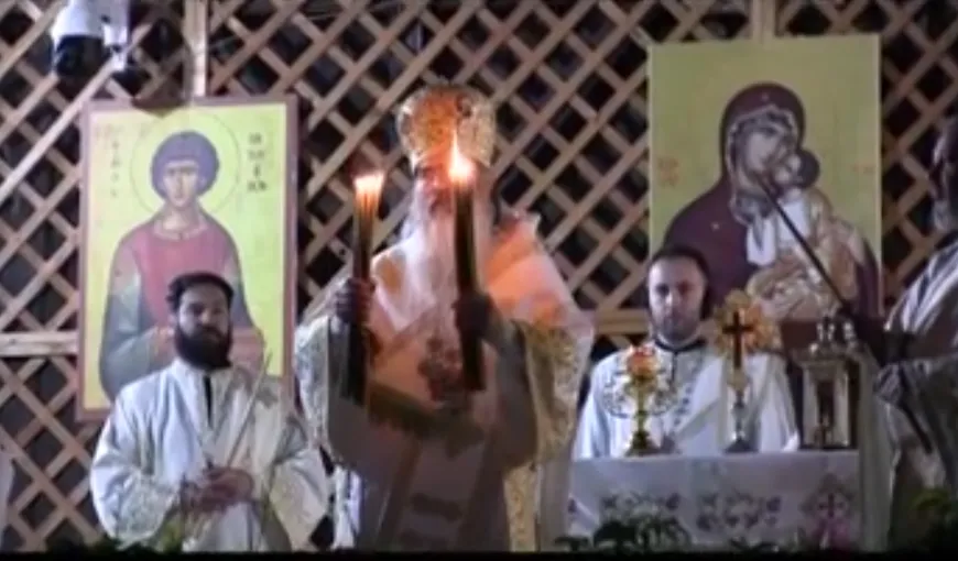 Slujbă de Înviere cu „repetiţie” la Constanţa. Sute de credincioşi au participat VIDEO