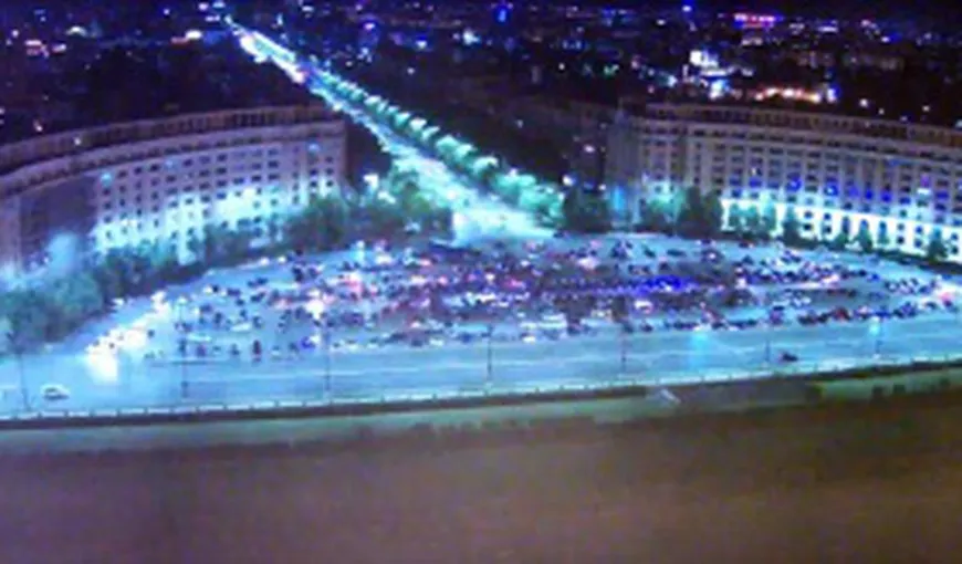 Puhoi de maşini în Piaţa Constituţiei pentru a doua seară consecutiv! Autorităţile nu pot lua măsuri – VIDEO