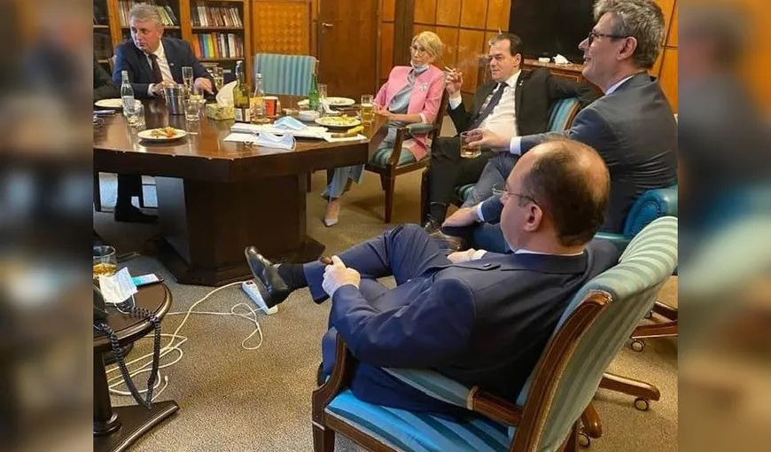 Ludovic Orban, şedinţă la Palatul Victoria cu ţigări şi alcool. Premierul şi miniştrii au lăsat măştile deoparte