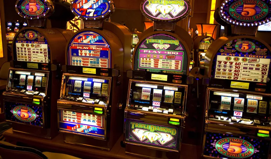 Fraude cu sute de „păcănele”. Un maghiar şi patru români s-au îmbogăţit prin măsluirea aparatelor de jocuri de noroc. Paguba e URIAŞĂ