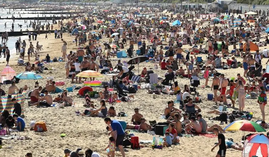 Aglomeraţie infernală pe plajele din Marea Britanie. Autorităţile fac apel la „bun simţ”