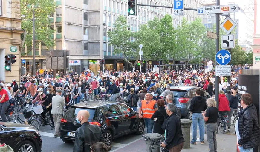 Proteste în Slovenia, în contextul crizei COVID-19. Mii de oameni acuză guvernul că profită de pandemie ca să restrângă libertăţile