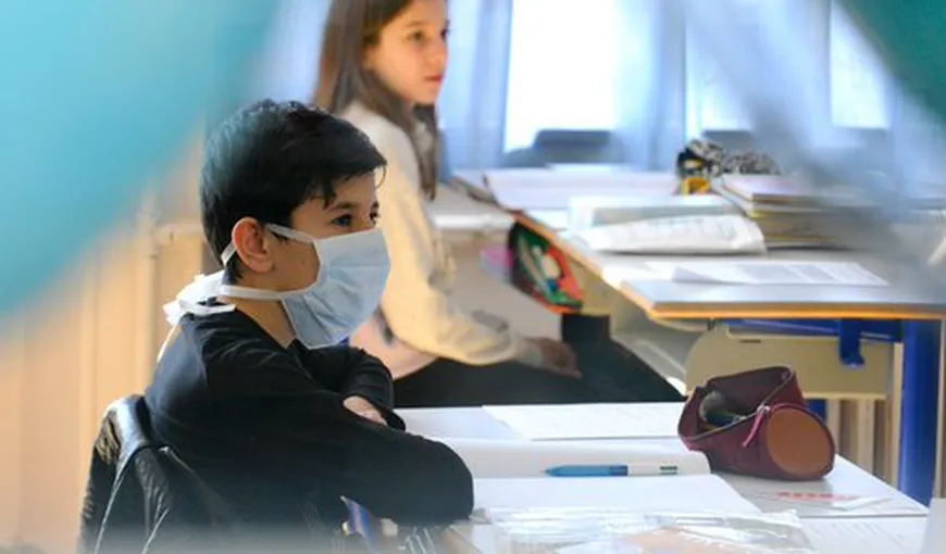 Riscurile reînceperii cursurilor. 70 de cazuri de infecţie cu coronavirus în doar cinci zile de şcoală, în Franţa