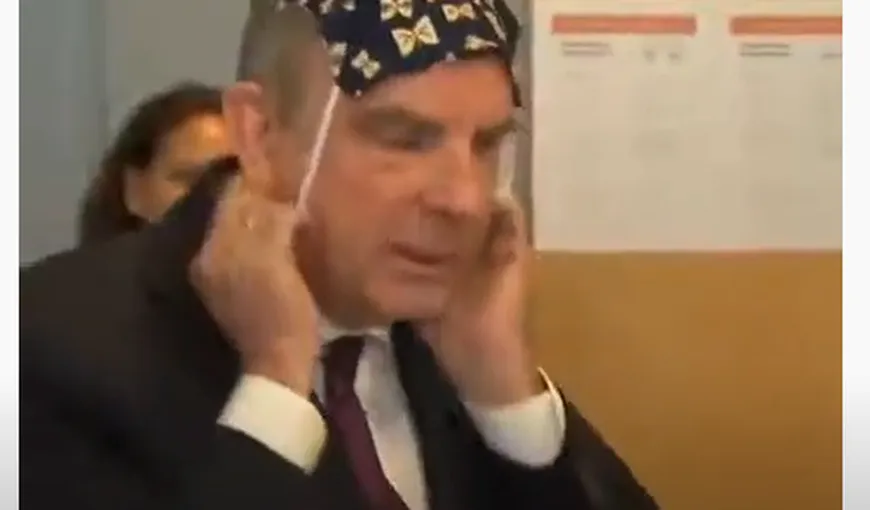 Imagini virale cu vicepremierul belgian încercând să-şi pună o mască de protecţie VIDEO