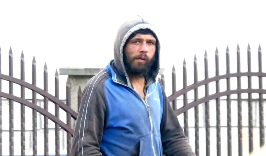 Un bărbat care terorizează femeile din Piatra Neamţ a fost bătut în timp ce era filmat cu camera ascunsă de un jurnalist VIDEO