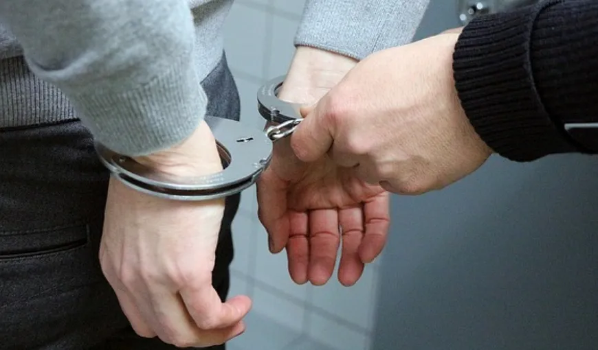 Un bărbat din Tulcea a fost reţinut de DIICOT pentru trafic de droguri şi deţinere de arme