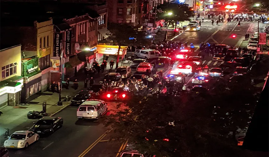 SUA: Un poliţist înjunghiat şi doi răniţi prin împuşcare în Brooklyn, în timp ce erau în misiune pentru a opri jafurile