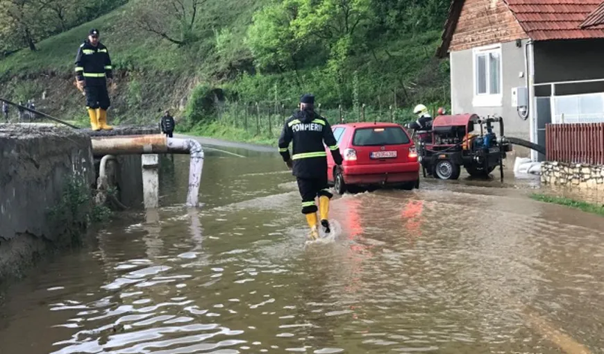 COD PORTOCALIU de inundaţii pe râuri în 21 de judeţe din România, până marţi