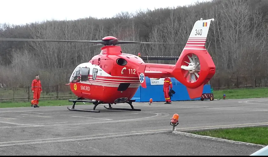 Intervenţie cu elicopterul SMURD într-un cătun din munţii Apuseni, după ce un turist a suferit un accident vascular