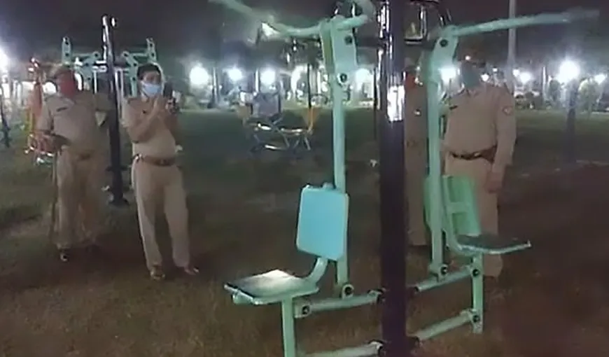 Poliţia din India a fost chemată într-un parc pentru a investiga un aparat de gimnastică mişcat de fantome VIDEO