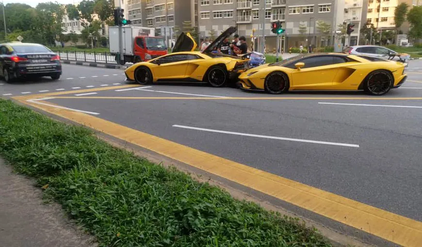 Două Lamborghini Aventador identice s-au ciocnit. Ce au făcut proprietarii supercarurilor foarte rare după accident